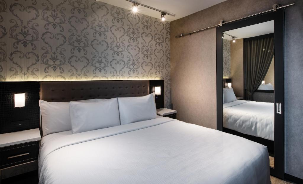 Aliz Hotel Times Square - Deluxe King Room