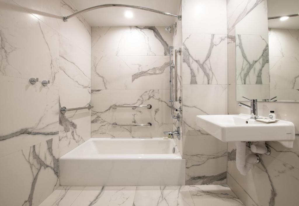 Aliz Hotel Times Square - Standard Double ADA Guest Room