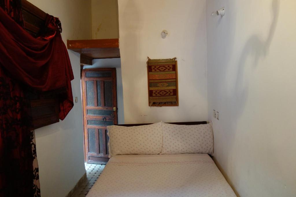 Postel nebo postele na pokoji v ubytování Riad Mikou