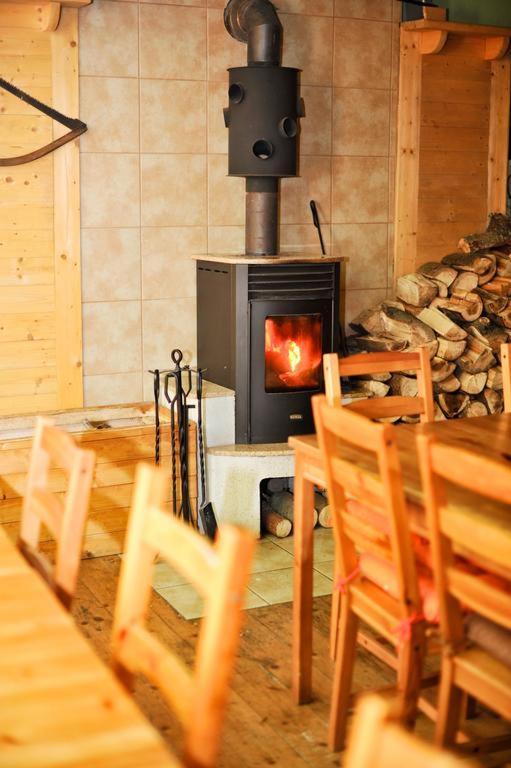 Telewizja i/lub zestaw kina domowego w obiekcie Cihlarka apartment 306 Pec pod Snezkou
