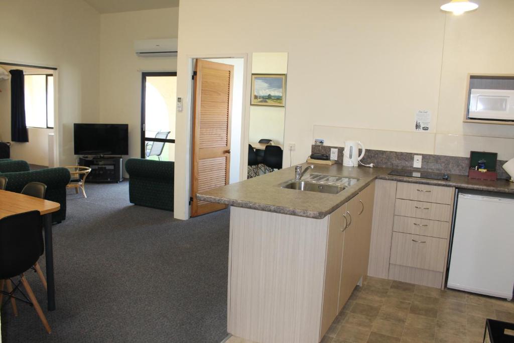Captains Quarters Motor Inn - Large Two-Bedroom Apartment