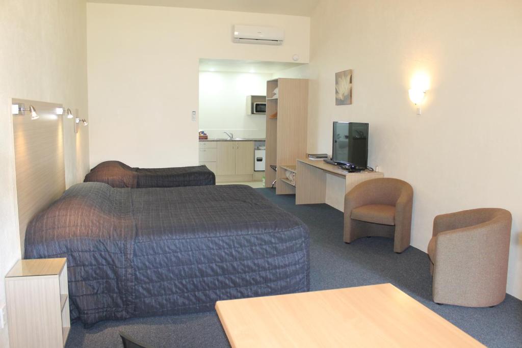 Captains Quarters Motor Inn - Twin Studio With Shower Over Bath