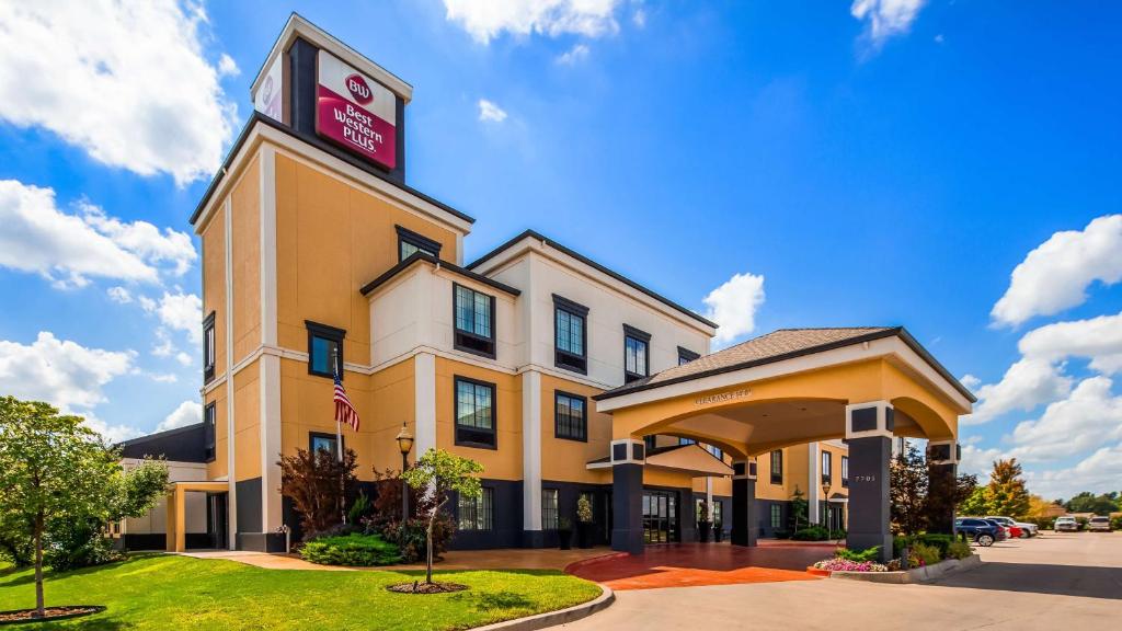 a hotel with a sign on top of it at Best Western Plus Barsana Hotel & Suites in Oklahoma City