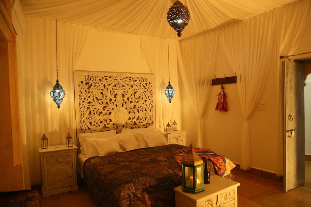 Postel nebo postele na pokoji v ubytování Casa De Kaku Jaisalmer