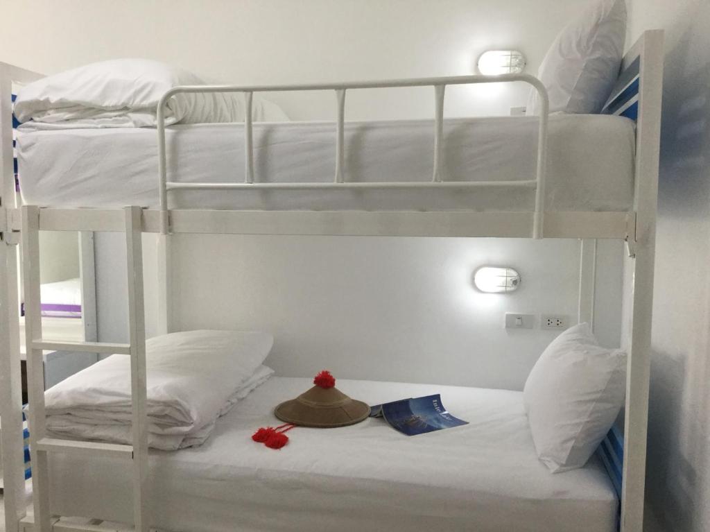 Postel nebo postele na pokoji v ubytování SABUN-NGA HOSTEL