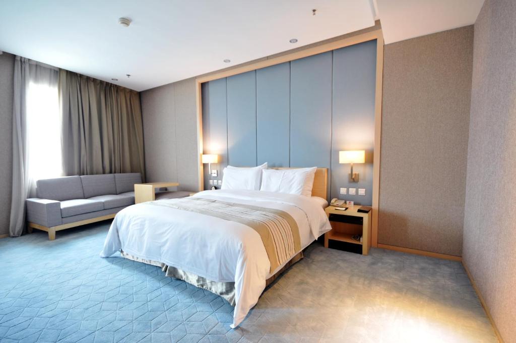 Postel nebo postele na pokoji v ubytování Gubei Garden Hotel Shanghai Hongqiao
