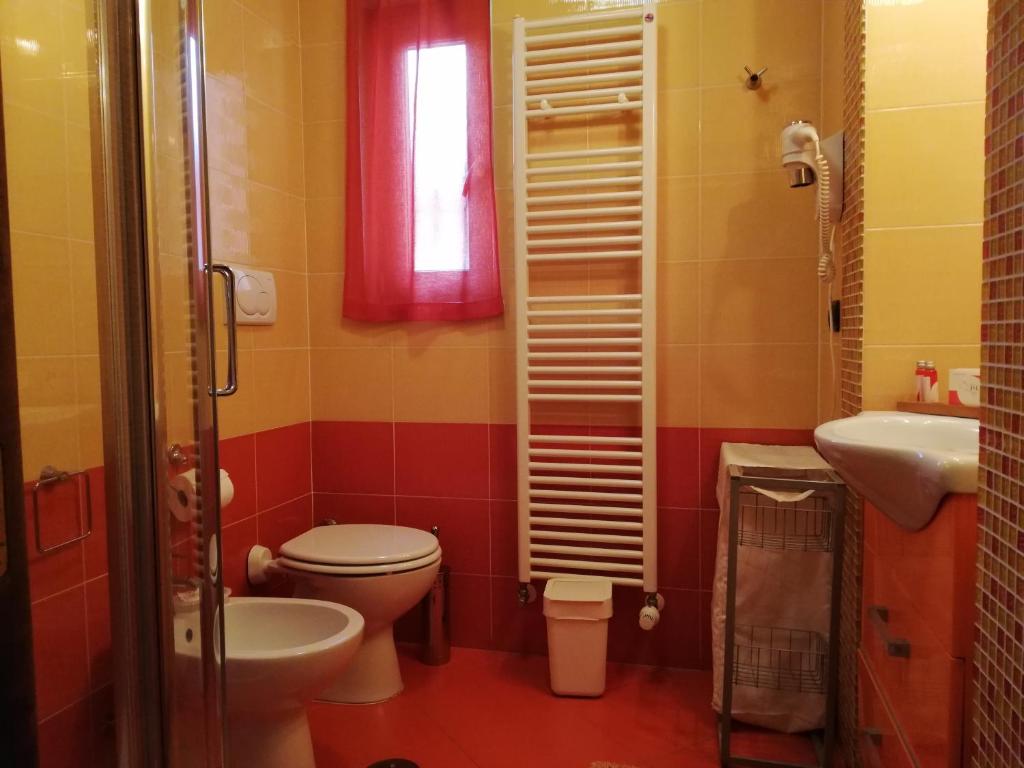Koupelna v ubytování B&B Domus Traiani Benevento