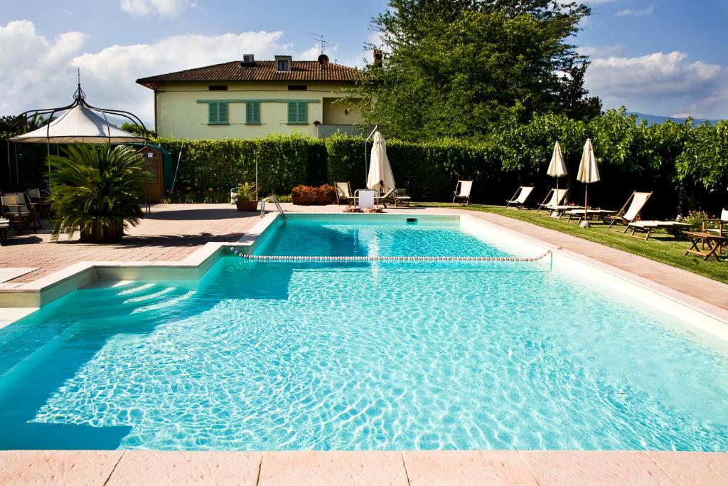 a swimming pool in front of a house at Casale Dell'Orso in Pistoia