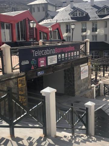 Budynek, w którym mieści się apartament