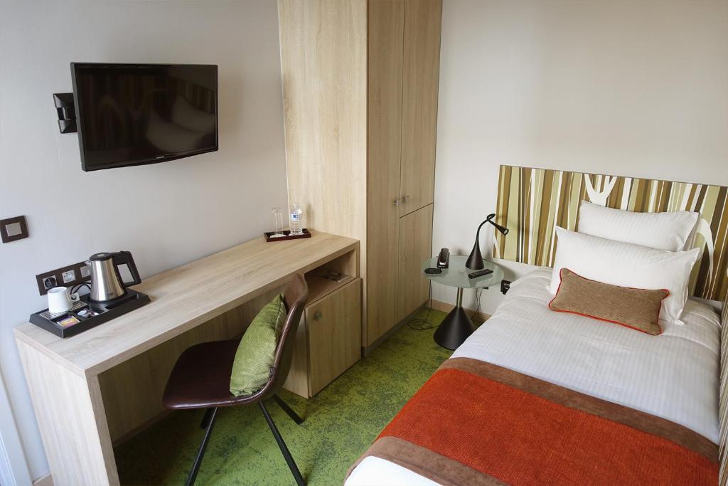 Postel nebo postele na pokoji v ubytování Hôtel du Parc Ath