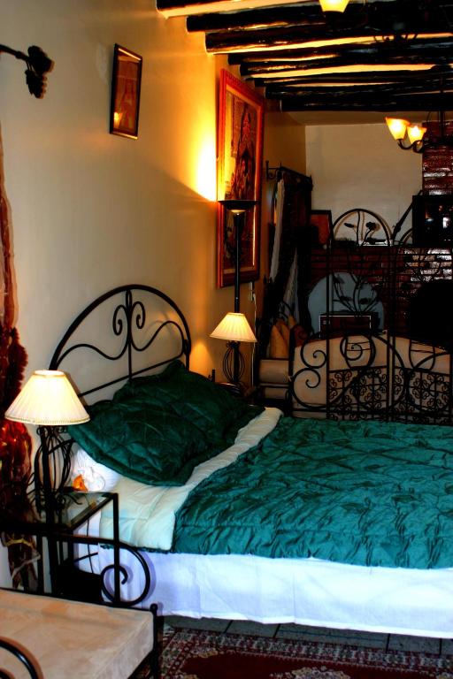 Postel nebo postele na pokoji v ubytování Hotel Riad L' Arganier D' Or
