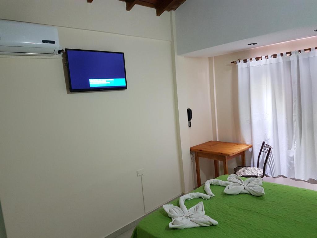 En tv och/eller ett underhållningssystem på Hosteria Torino