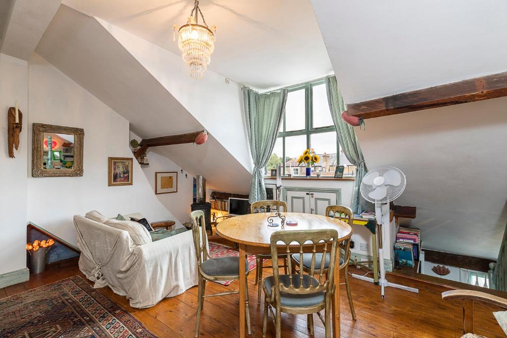 Vibrant 1 bed studio in North Kensington for 2-3