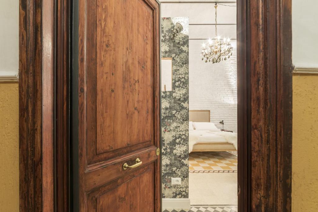 Posteľ alebo postele v izbe v ubytovaní Romantic Vintage Colosseum Suite