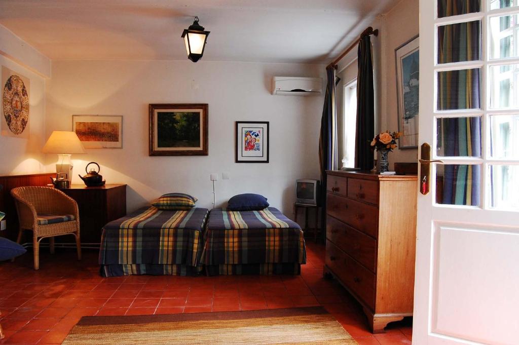 Uma área de estar em Casa de Esteiro