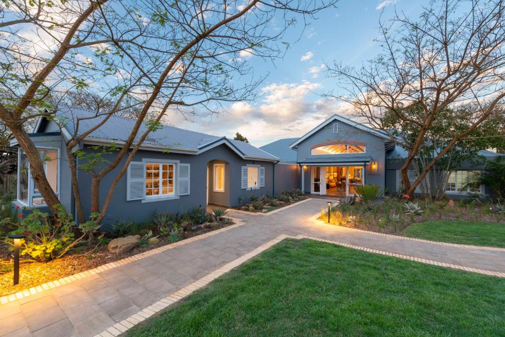 a home with a blue house with a driveway at Shamwari Riverdene in Paterson
