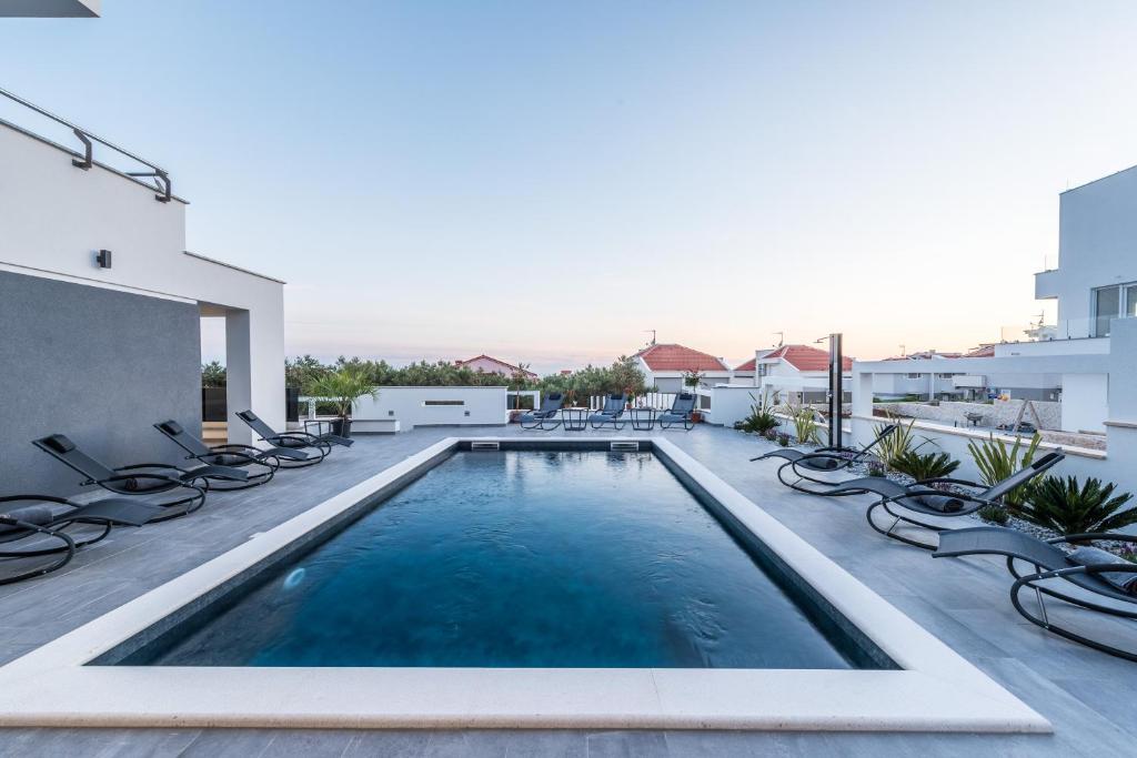 Bazén v ubytování Villa Magnifica apartments with pool nebo v jeho okolí