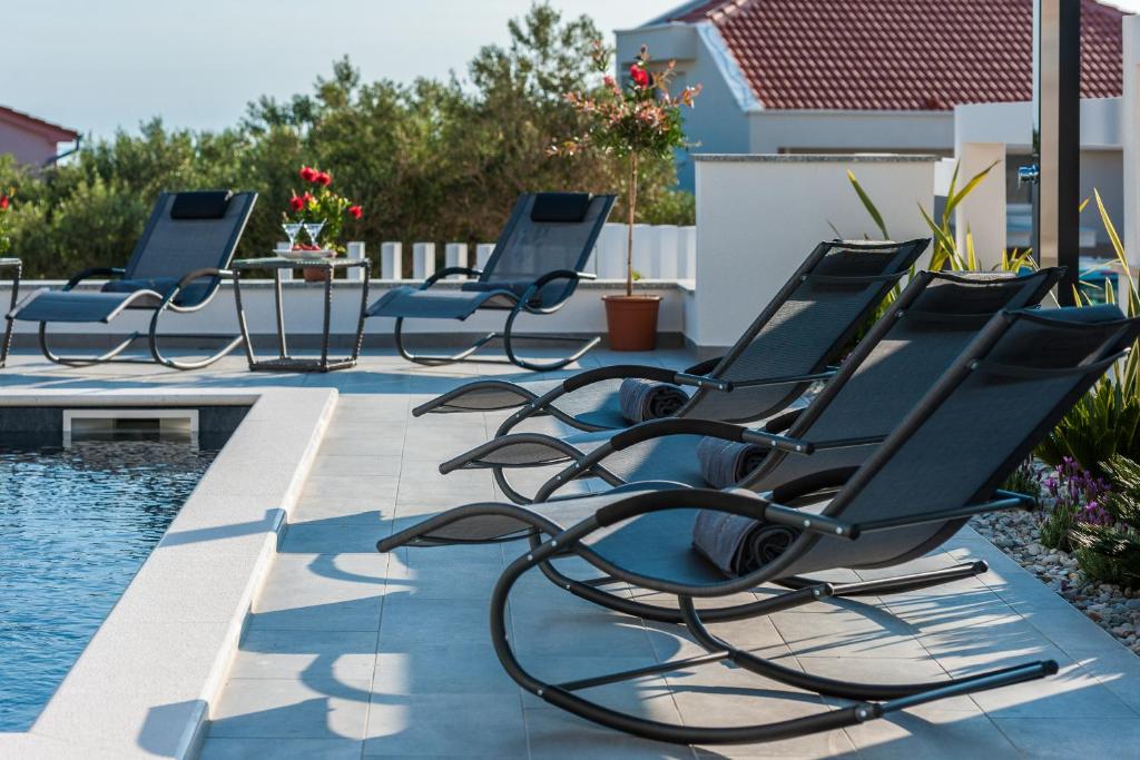 Bazén v ubytování Villa Magnifica apartments with pool nebo v jeho okolí