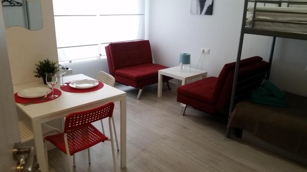 Posezení v ubytování Apartamento Moriones A. A150 m del mar en centro de ciudad