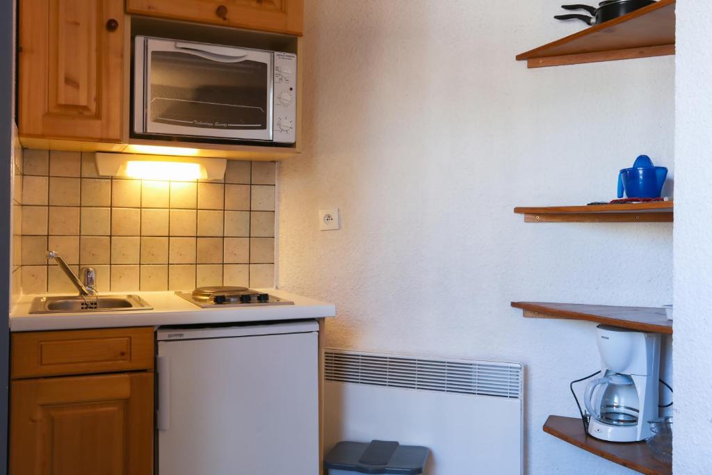 Kuchyň nebo kuchyňský kout v ubytování Vacancéole - Résidence Plein Sud