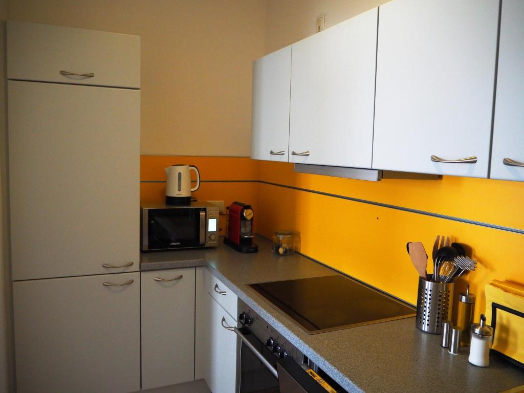 Kuchyňa alebo kuchynka v ubytovaní APSTAY City Residence Apartments ǀ FREE Parking & Self Check-in