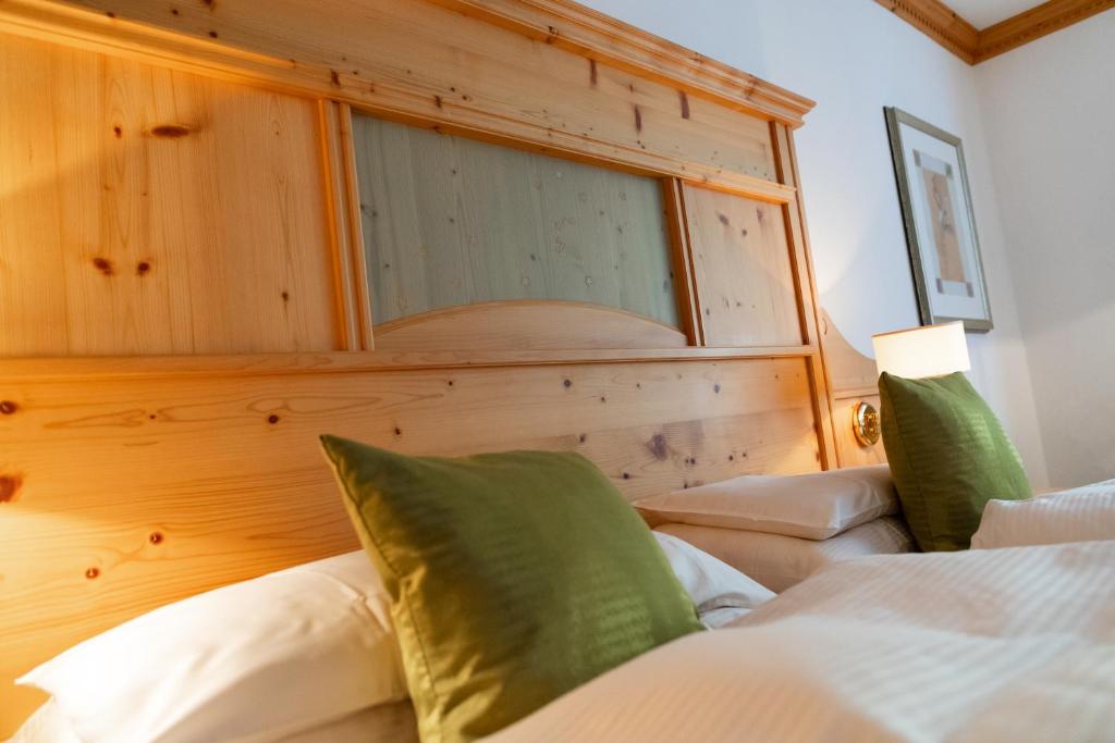 Postel nebo postele na pokoji v ubytování Vitalhotel Dosses