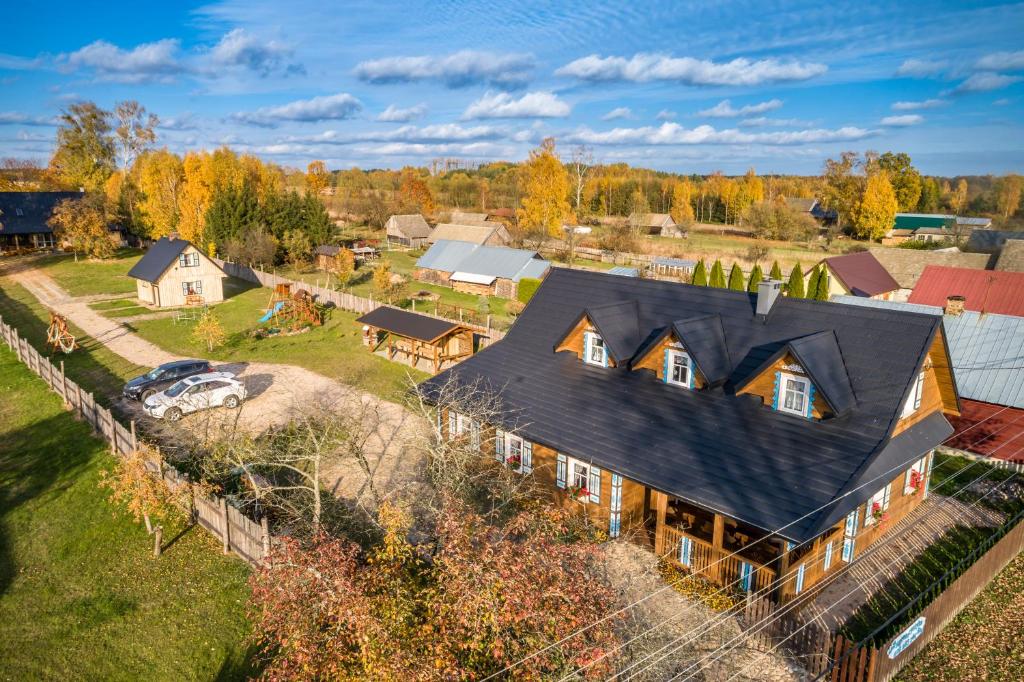 an aerial view of a house with a yard at Siedlisko Swojskie Klimaty in Trześcianka