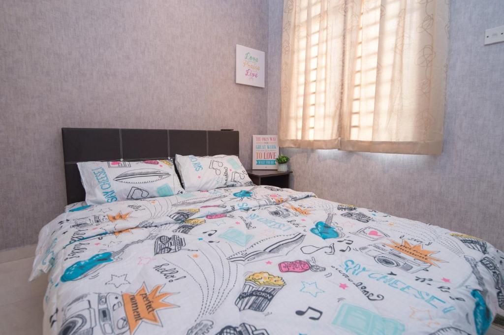 Postel nebo postele na pokoji v ubytování Skudai Homestay Pulai Perdana near UTM JPO and Taman Universiti