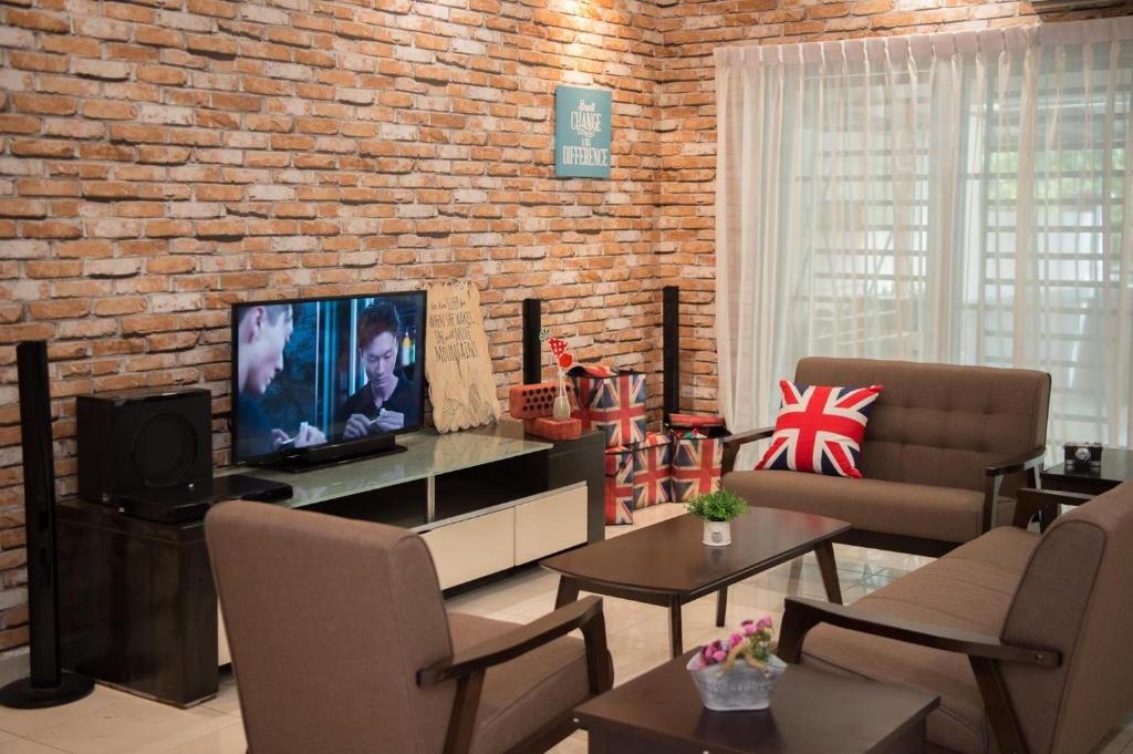 TV a/nebo společenská místnost v ubytování Skudai Homestay Pulai Perdana near UTM JPO and Taman Universiti