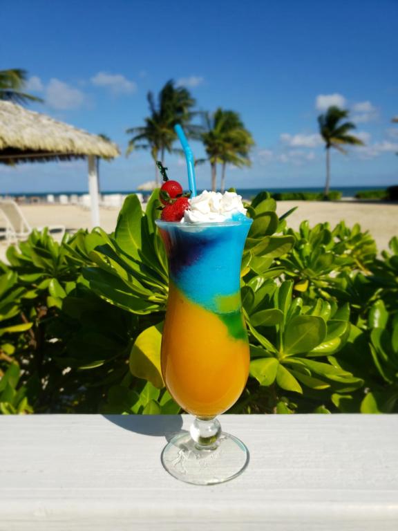 Nápoje v ubytování The Grand Caymanian Resort