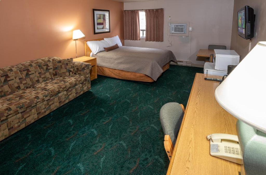 Postel nebo postele na pokoji v ubytování Keystone Motor Inn