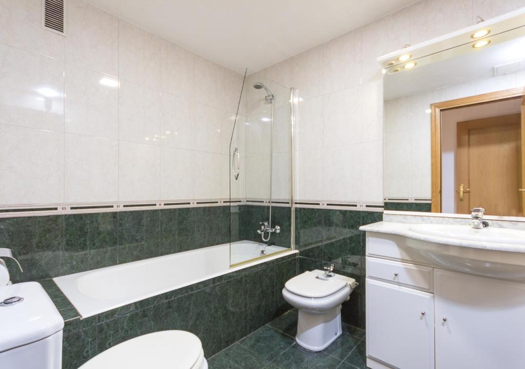 Kúpeľňa v ubytovaní Apartment Rambla Tarragona Free parking