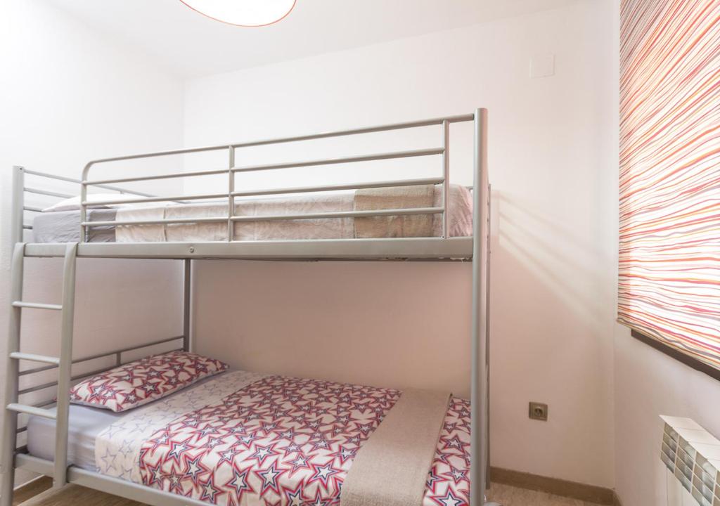 Posteľ alebo postele v izbe v ubytovaní Apartment Rambla Tarragona Free parking