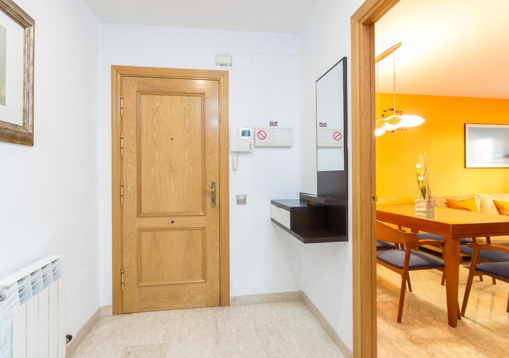 Televízia a/alebo spoločenská miestnosť v ubytovaní Apartment Rambla Tarragona Free parking
