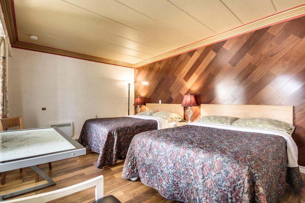 Postel nebo postele na pokoji v ubytování Motel Bellefeuille