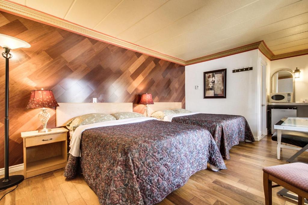 Postel nebo postele na pokoji v ubytování Motel Bellefeuille