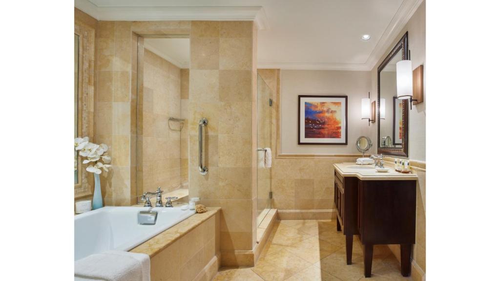 Ein Badezimmer in der Unterkunft Cheeca Lodge &amp; Spa