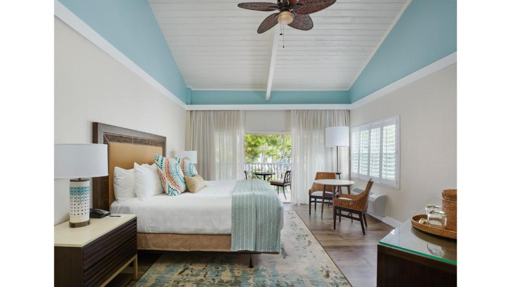 Ein Bett oder Betten in einem Zimmer der Unterkunft Cheeca Lodge &amp; Spa