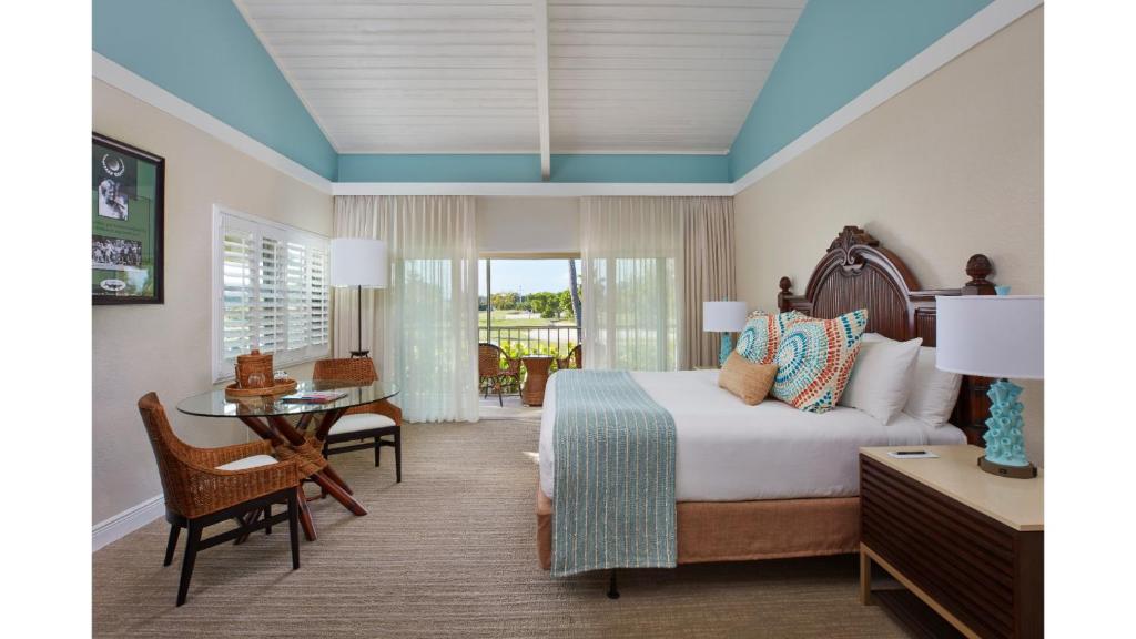 Ein Bett oder Betten in einem Zimmer der Unterkunft Cheeca Lodge &amp; Spa