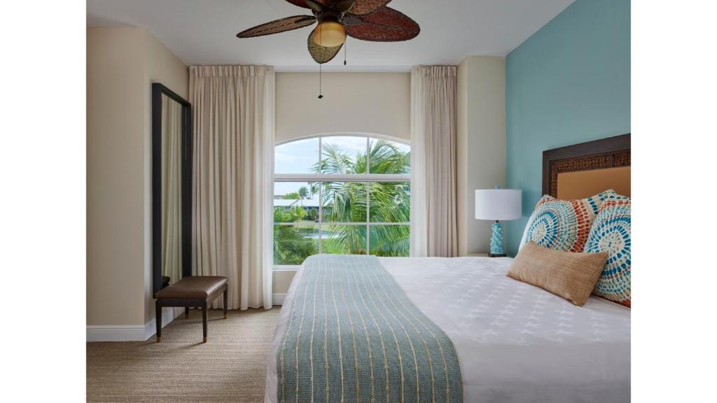 Ein Bett oder Betten in einem Zimmer der Unterkunft Cheeca Lodge &amp; Spa