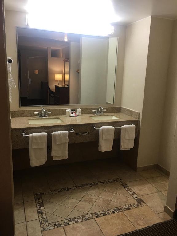 Ramada by Wyndham Rockville Centre - Studio Suite With Two Queen Beds - Non-Smoking