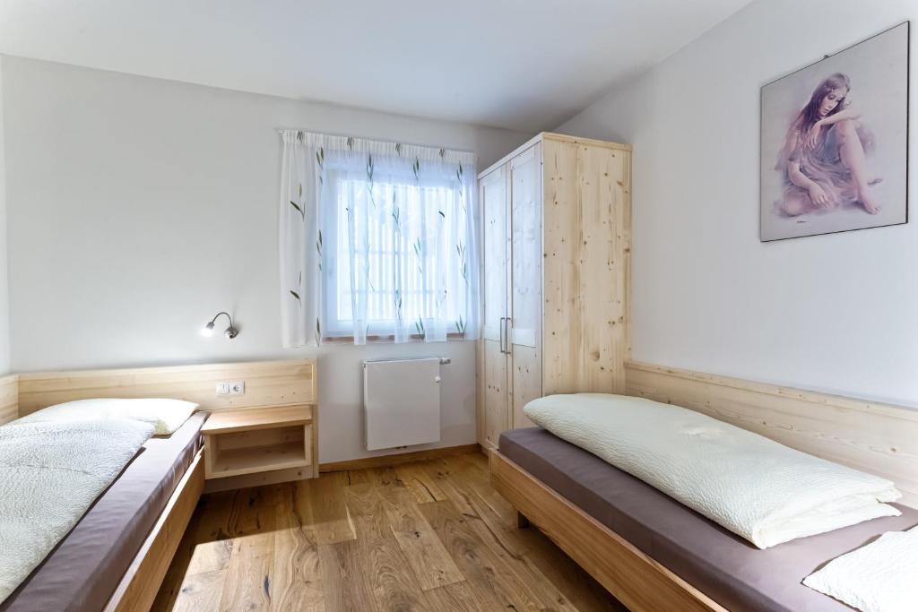 Postel nebo postele na pokoji v ubytování Tschörlerhof