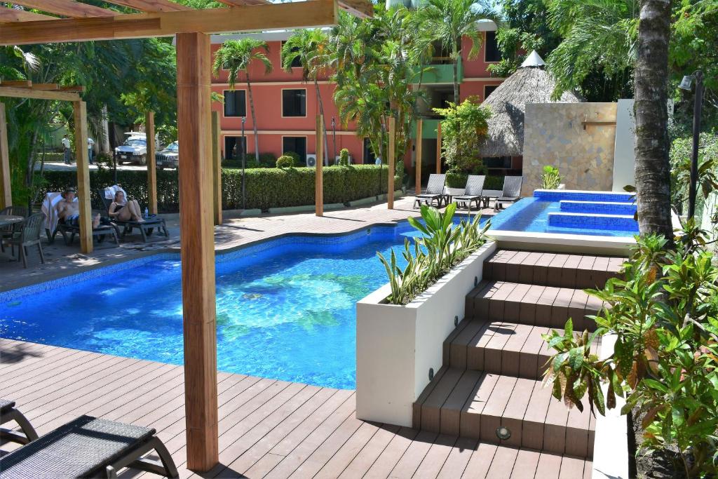 Bazén v ubytování Hotel Maya Tulipanes Palenque nebo v jeho okolí