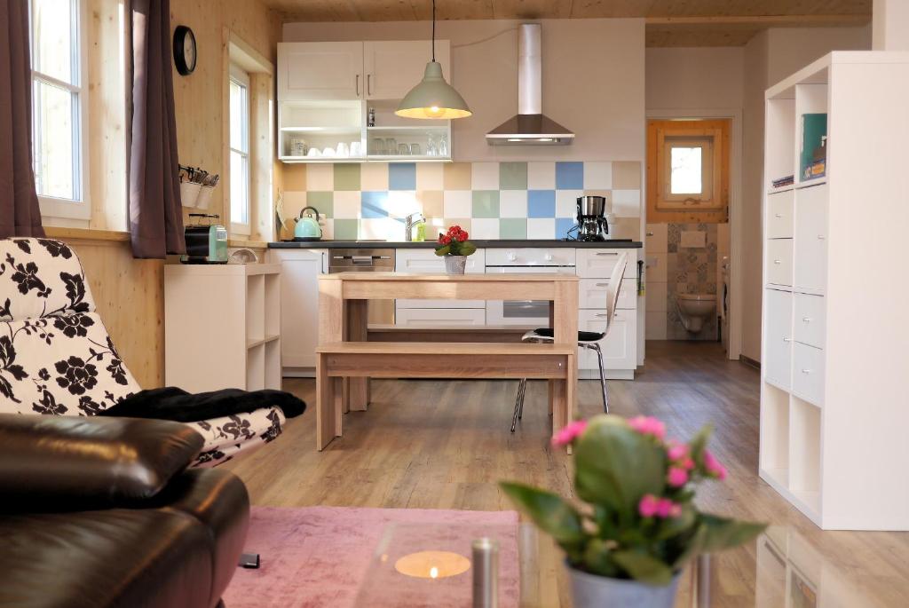 a kitchen and living room with a couch and a table at Heidis Ferienwohnung in Linden