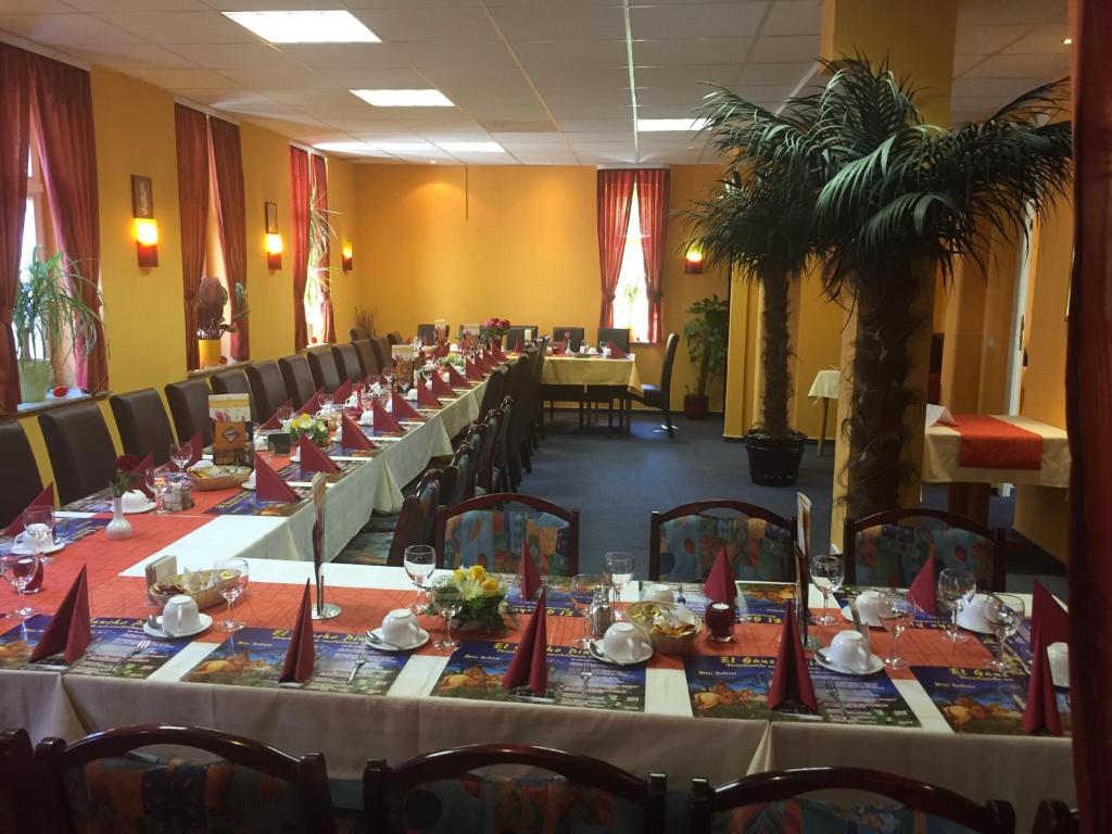 Restaurace v ubytování Hotel Alento im Deutschen Haus Restaurant Olympia