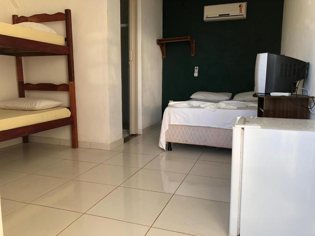 Uma cama ou camas num quarto em Pousada Caravelas