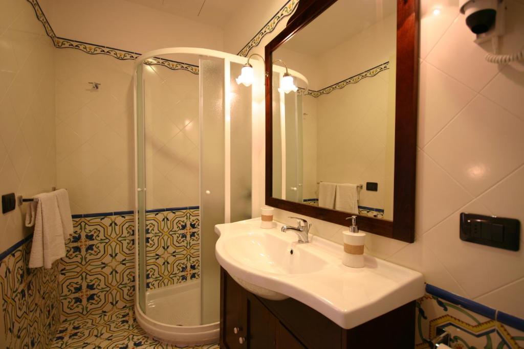 Sorrento Inn Guesthouse - 5