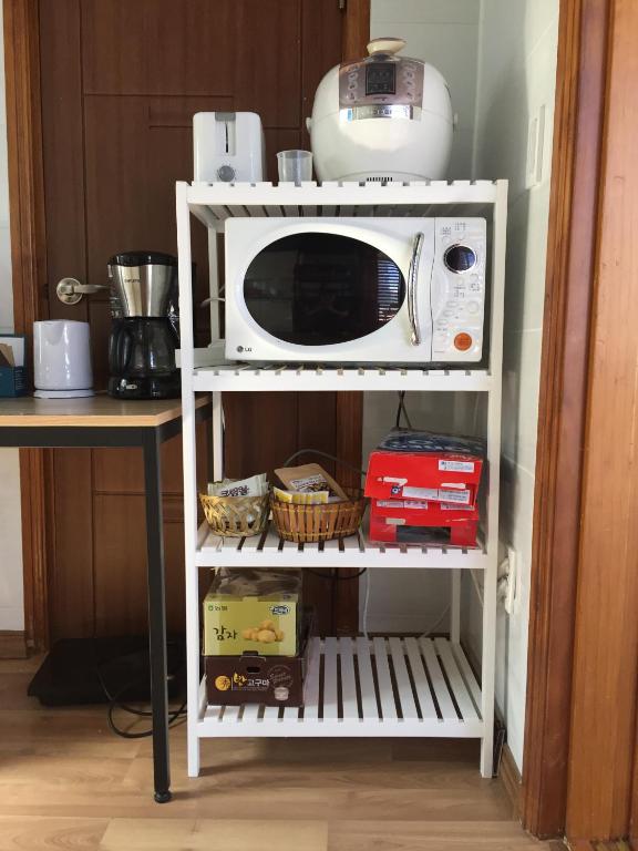 Η κουζίνα ή μικρή κουζίνα στο Jeju Guesthouse
