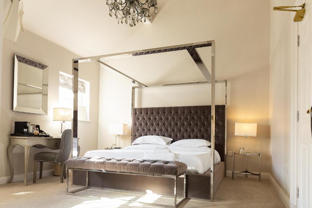 Winstanley House - 