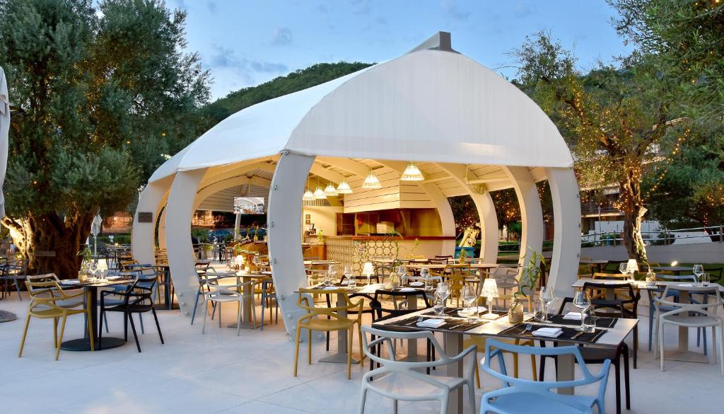 Restaurace v ubytování Maestral Resort & Casino
